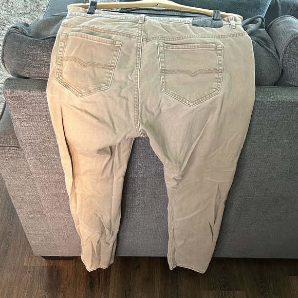 I am selling Vintage pants. Size 34w and 32L - Picture 3 of 4